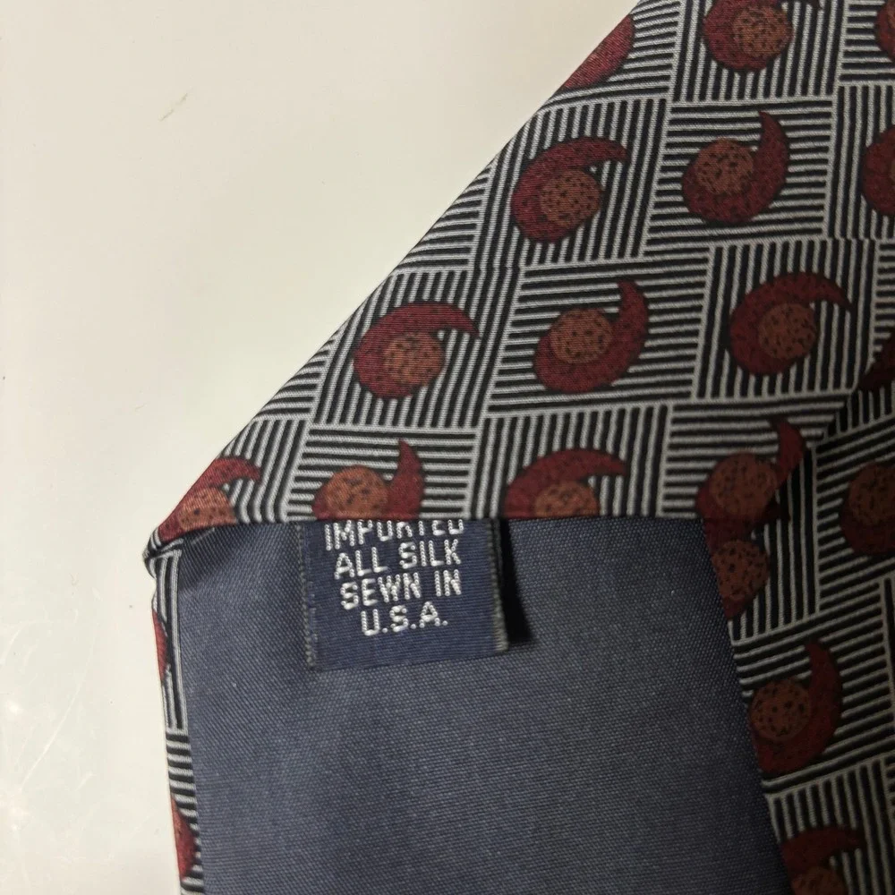 Brandini Le Collezioni Mens Silk Tie Geometric Paisley Red Grey USA Made - Picture 3 of 4